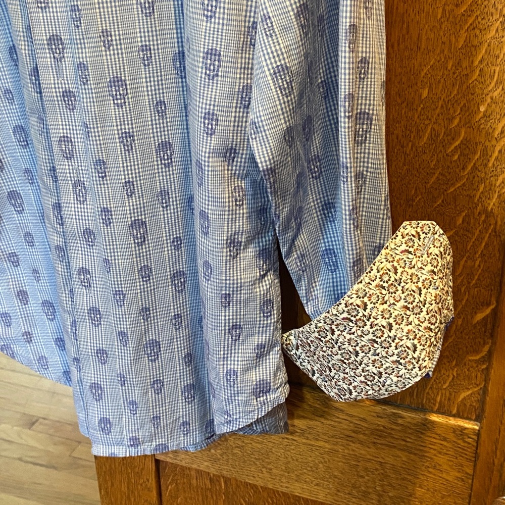 Robert Graham mens small shirt with skulls